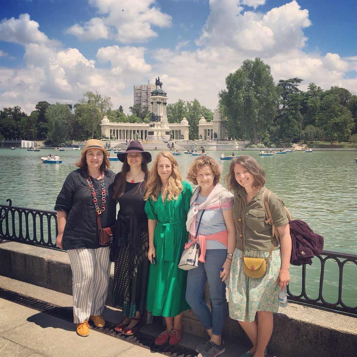 ibotezan's tweet photo. Os esperamos a las 11.15 en el Pabellón de Rumanía en la mesa redonda"Siguen leyendo los niños literatura clásica"?con las escritoras Iulia Iordan
y Victoria Patrascu (Asociación #debasm) y la editora Cristina Pineda-editorial Tres Hermanas @FLMadrid @CulturaRumana @ibotezan https://t.co/qYbGsN57vm