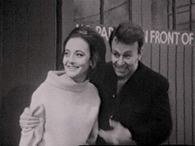 atruedrwhofan's tweet photo. Aw it's lovely to see Ian and Barbara finally make it home.
I really wonder if #London1965 can be smuggled into a @bigfinish script somewhere as a tribute to them.
#DoctorWho #ChesterWright https://t.co/Y5Kg2txfvq