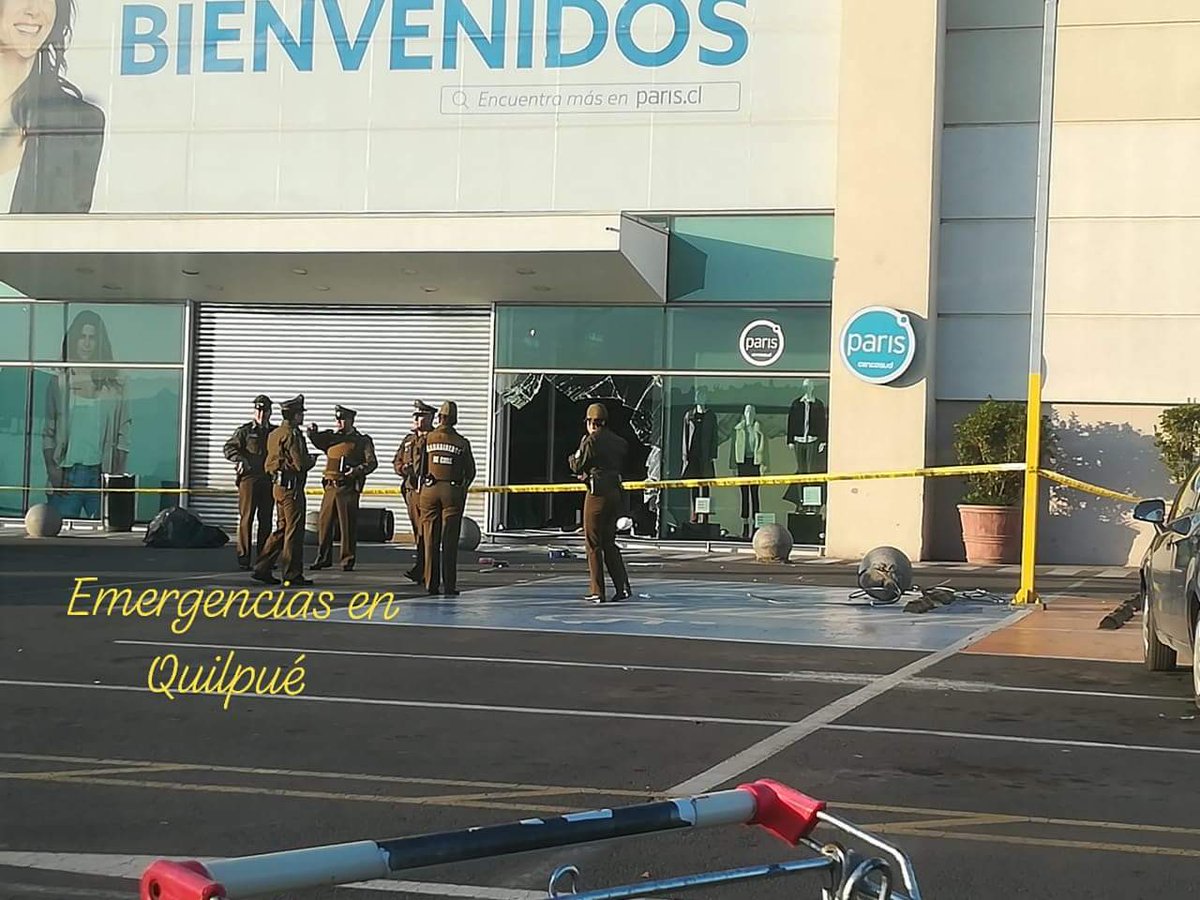 EQuilpue's tweet image. 🚨#Quilpué 🚨

Amplio operativo policial en desarrolló se registra en el Portal el Belloto, luego que un grupo de delincuentes nuevamente ingresaran a realizar un robo a la tienda París.

@BorisBravo1 @juan_munoz89 @FcoProvidel @Rne_518raul