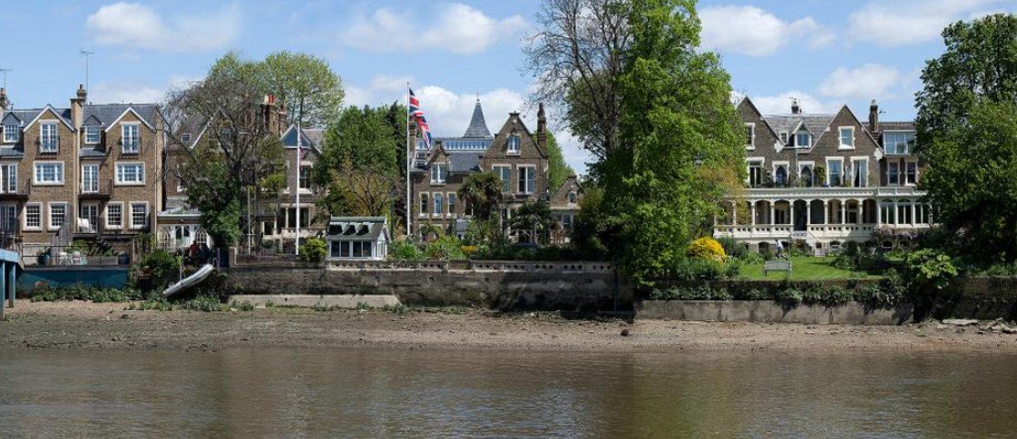 Chimni House History (@chimni_wiki) on Twitter photo Working with homeowners in Strand-on-the-Green and Grove Park today on their house history timelines and exploring the wonderful Panorama of the Thames in 1829 and 2014 <a href="/panofthethames/">Thames Panoramas</a> #househistories #Chiswick Working with homeowners in Strand-on-the-Green and Grove Park today on their house history timelines and exploring the wonderful Panorama of the Thames in 1829 and 2014 <a href="/panofthethames/">Thames Panoramas</a> #househistories #Chiswick