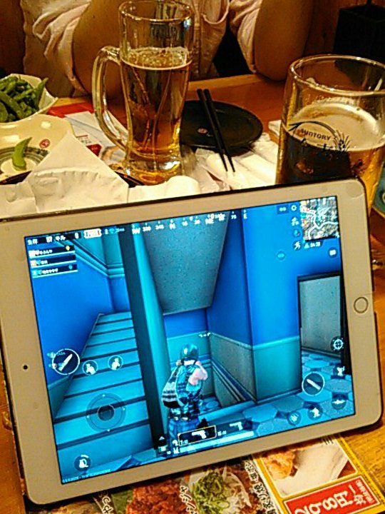 飲み屋でPUBGモバイルやる 