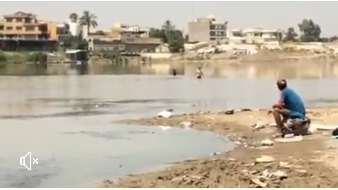 jvfghfft's tweet image. الان نهر دجلة في المنطقة المحصورة بين الكاظميةوالكريعات!!!جفاف تام
 
 #تركيا_تقتل_العراقيين_عطشا