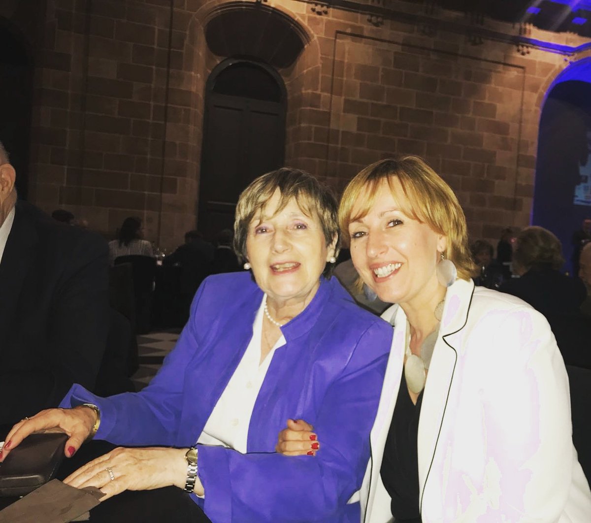 MireiadelPozo's tweet photo. ⛪️💫 #NitMàgica
Gràcies mare ❤❤❤ #testimoinfinit
Tu m'has ensenyat el q és #solidaritat #dignitat i estar al costat d les persones 🙏
#SantaMariadelMar i #LlotjadeMar
#llocsambencant on ahir vam celebrar
els amics de @radioestel i @catcrist #lanitcatcristrestel
Actes amb ❤ https://t.co/u8qChDns5g