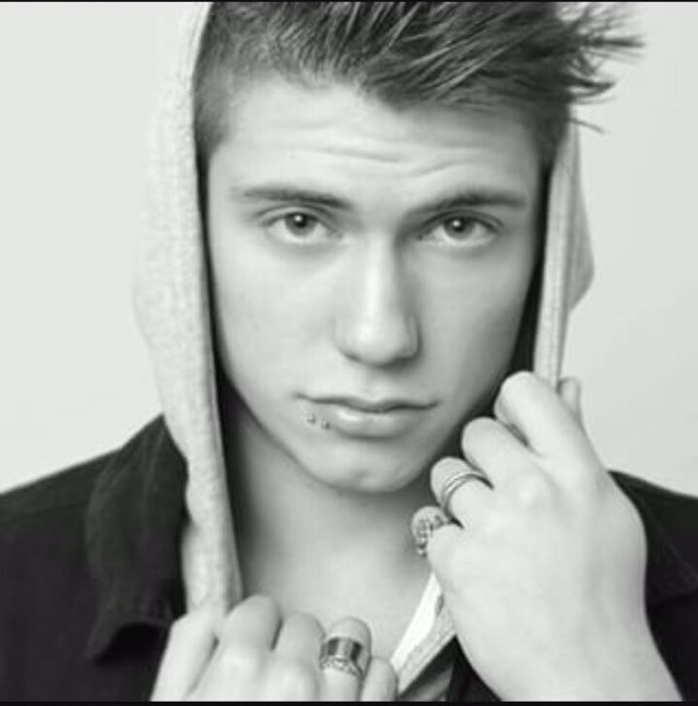 xxsettembreex's tweet photo. Quando ancora eri giovane 
@Benji_Mascolo https://t.co/SgjGe3RIFF