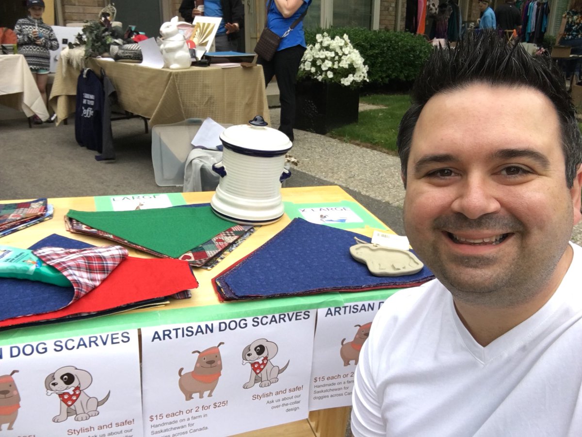 riley_denver's tweet photo. Good morning, Burlington! If you’re looking for the finest in handmade doggy scarves, come see us at the neighbourhood yard sale at 3333 New St. #BurlON #dogsoftwitter #dogs https://t.co/B3fjUO4uJo
