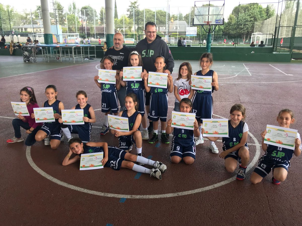 SjPbasket's tweet photo. Las #MiniCaimanes de @PedroJoseMiota cierran hoy su primera temporada jugando al baloncesto, y lo hacen con una sonrisa en sus rostros y mucha magia en sus manos 💪🔝⛹🏻‍♀️ https://t.co/0Awk65BCWC