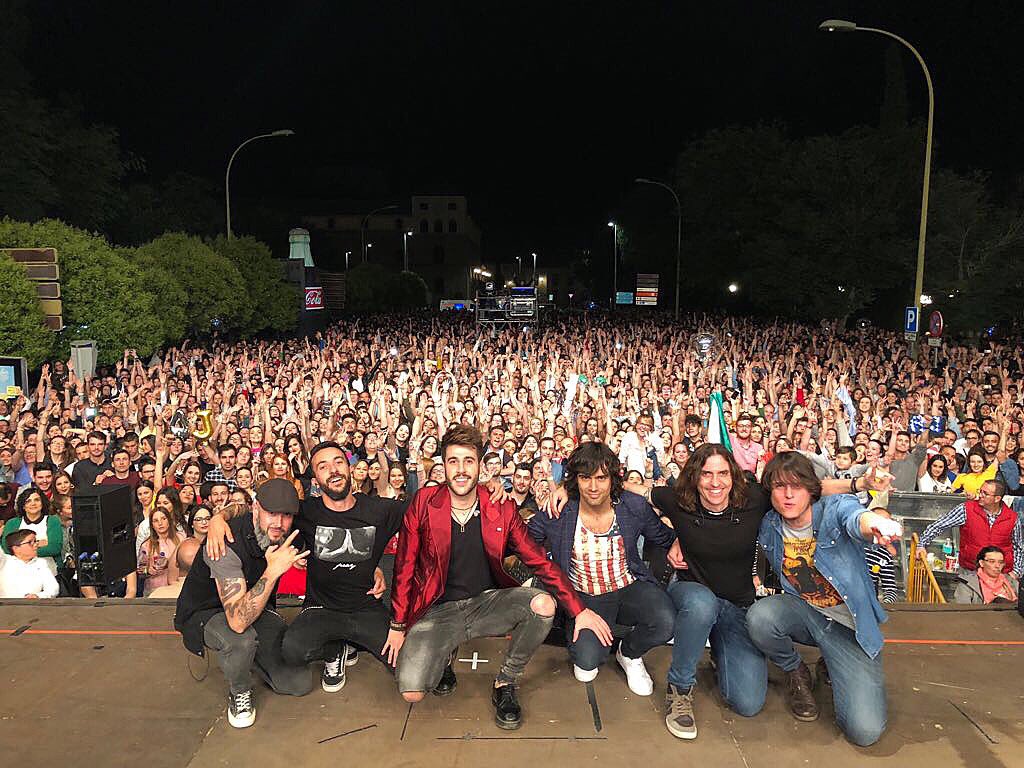 AntonioJSMazuec's tweet photo. Gracias por el cariño Toledo... fue un placer estar contigo abrazado #GiraAUnMilímetroDeTiToledo 💥🎙💥 https://t.co/DgwXcmqg3d
