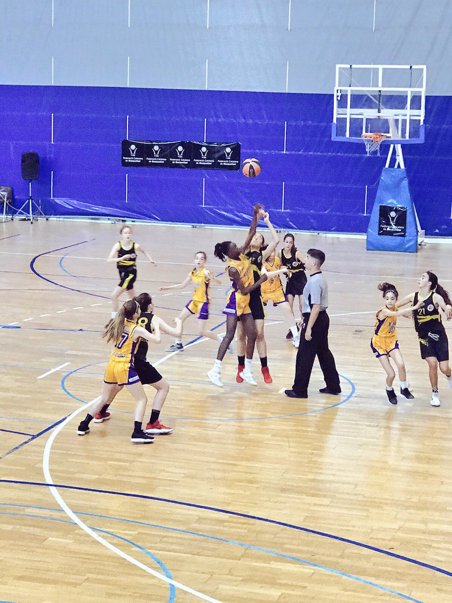 ASRBasketAlmeda's tweet photo. 🏆#FaseFinalMFA1
📆 Campionat de Barcelona (Quarts de final)
🏀 @FemBasketAlmeda 65 - @uemataro 61
Partit de gran emoció entre dos grans equips que ens han ofert partits vibrants durant tota la temporada!! Aquesta tarda tornem-hi!!
#adnAlmeda #MF06ALM #FaseFinalMFA1 https://t.co/dYGX3tYe3k
