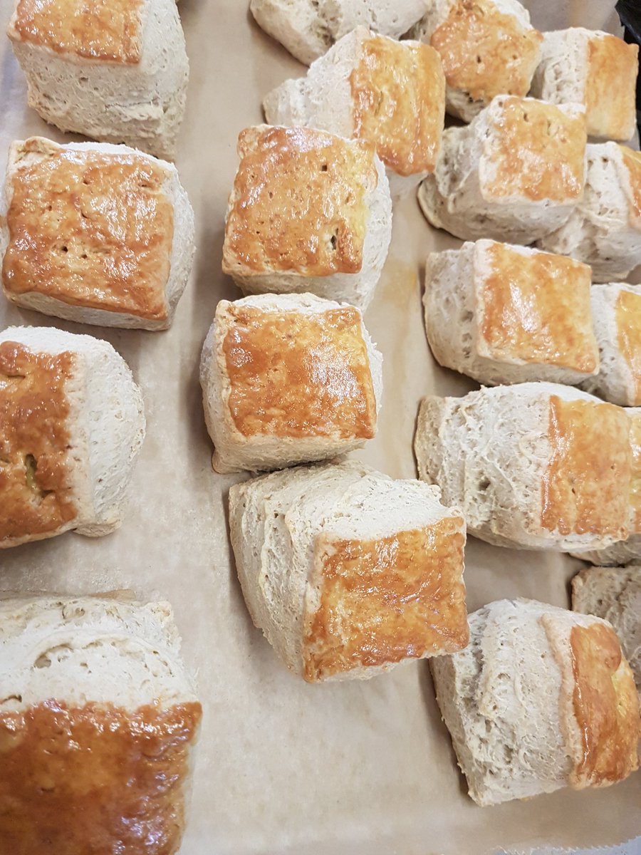 TheWaymarker's tweet photo. @k_sportsmassage @PotluckCornwall @MiHiDigital Saturday #scones anyone? #creamtea #cornwall #squarescones #cakeytea https://t.co/RqVk8TmYi9