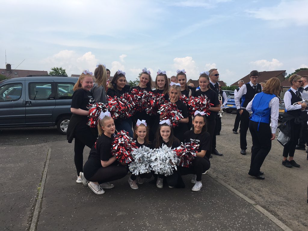 MissKellyPE's tweet image. The girls are all set for walking in the Mayfield Gala Day Parade representing @newbattlehigh ! They will be performing on stage later so make sure to come show your support ❤️ #communityspirit #communitycheer #mayfieldgaladay #dancers #cheerleaders #rolemodels