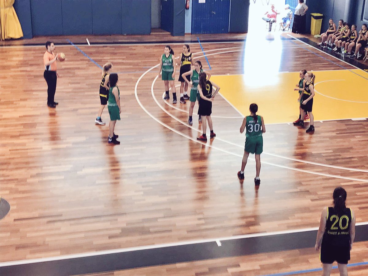 ASRBasketAlmeda's tweet photo. 🏆#FaseFinalMFA2
📆 Campionat de Barcelona (Quarts de final)
🏀 @FemBasketAlmeda 73 - @EBSantFruitos 53
Gran partit de les #minijefasonfire que amb aquesta victòria allarguen la temporada i es classifiquen per la #finala4 del 9 i 10 de juny!
#adnAlmeda #MF07ALM #FaseFinalMFA2 https://t.co/QguTdsB0hh