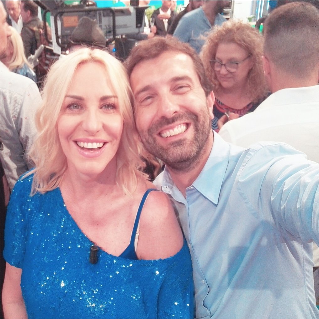 dibuonomarco's tweet photo. Semplicemente grazie Antonella!
Anni bellissimi passati tutti insieme, all'insegna della buona tavola e del sorriso... 😊
#laprovadelcuoco #faccedacuoco #antonellaclerici #tv https://t.co/U26YcyICKn