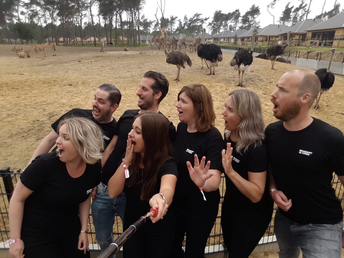 Vandaag zit ik in het mooiste safaripark van Nederland <a href="/Beekse_Bergen/">Beekse Bergen</a> voor #BrabantisOpen van <a href="/visitbrabant/">VisitBrabant Partners</a> en net kwam er een 🦒 aan 😜😂