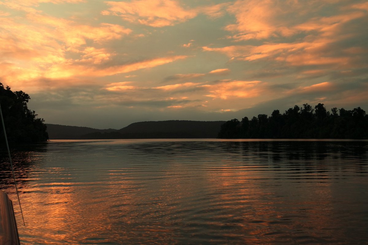 StrayNat's tweet image. #Sunset over #LakeMapourika looking stunning in orange.