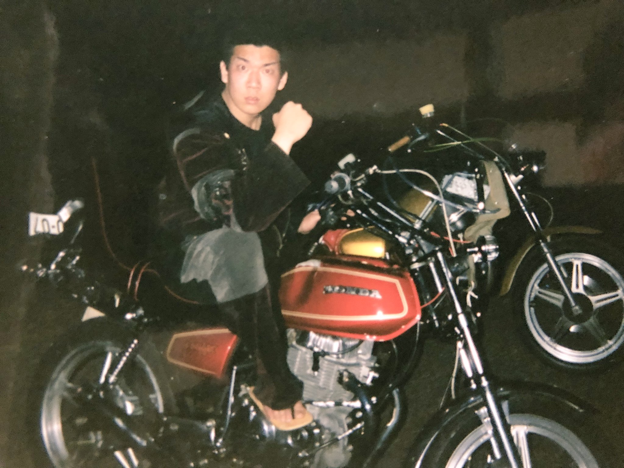 q佐藤 サンフラワー おとといアメトークでバイク芸人やってた いつかは俺も出たいな ってタバコくわえながら見てる 昔乗ってたバイクの写真探してみた 単車はこの4台 あとスクーターが10台くらいだったかな 覚えてないや パルとかキュートは q佐藤 サンフラワー おとといアメトークでバイク芸人やってた いつかは俺も出たいな ってタバコくわえながら見てる 昔乗ってたバイクの写真探してみた 単車はこの4台 あとスクーターが10台くらいだったかな 覚えてないや パルとかキュートは
