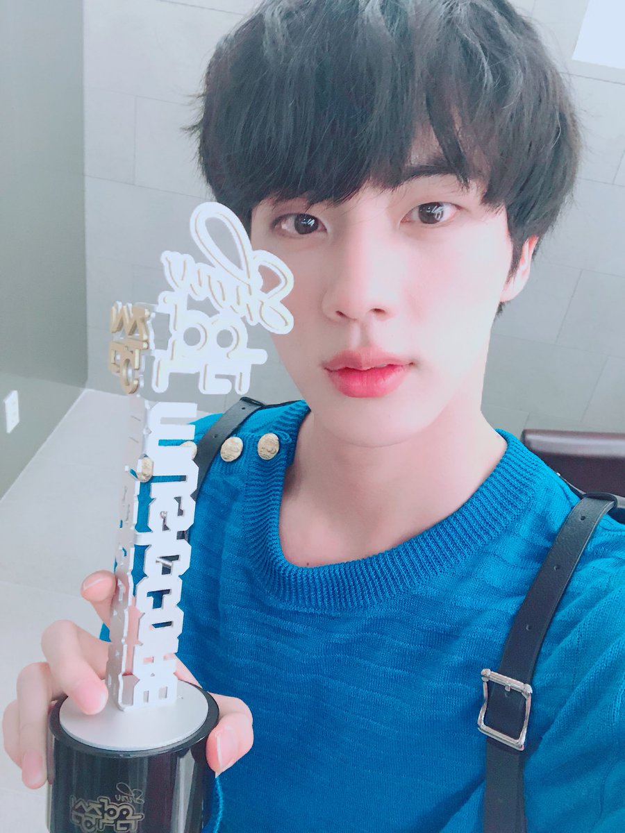 heyquinkookoo_'s tweet photo. worldwide handsome :v @BTS_twt #worldwidehandsomejinbts #FakeLove6thWin #FakeLoveExtendedVersion #BTS #방탄소년단 #jinbts https://t.co/v1vzbAmSXS