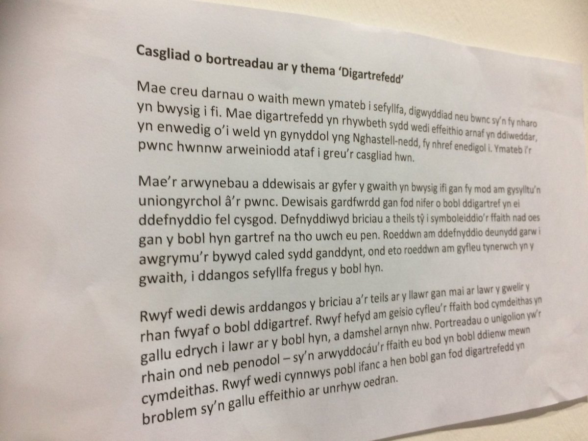 YsgolYstalyfera's tweet photo. Ardderchog Owain Sparnon edrych mlaen ir gwobrwyo prynhawn yma - #celf #pwerus https://t.co/7OhpzRw8KD