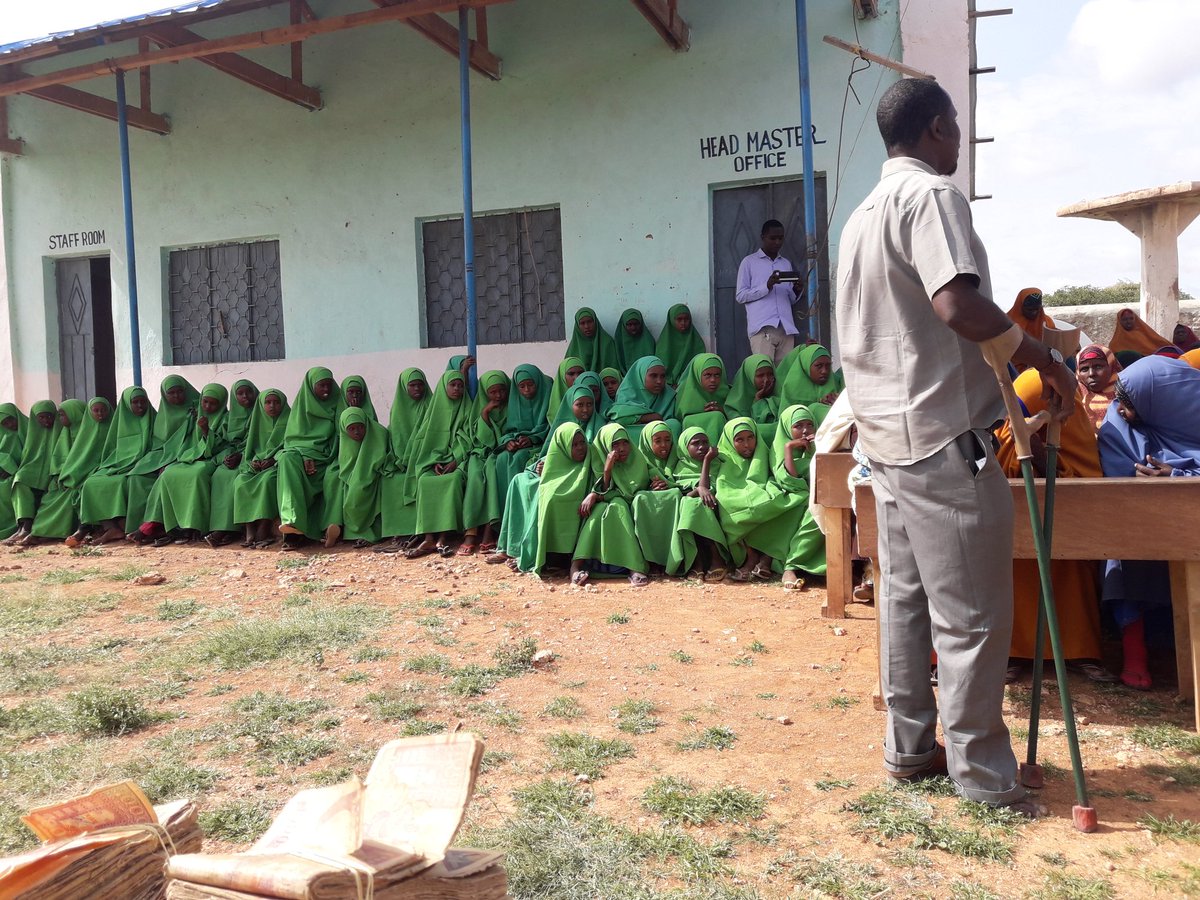 gaas_cabdi's tweet photo. #HUDUR_PRIMARY_&amp;Secondary School

Maanta waxaan ka qayb galey xaflada ciid siinta ardayda agoonta iyo dan yarta ah ee iskuulka Hudur ee ay gacanta ku hayaan ururka dhalinyarada #YOLA https://t.co/vfLLNEQbZs