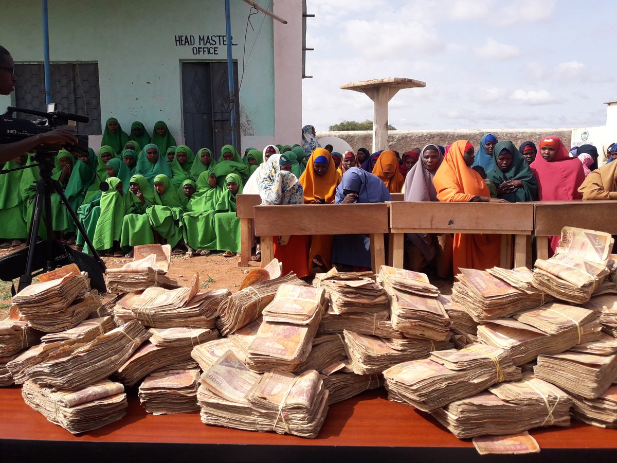 gaas_cabdi's tweet photo. #HUDUR_PRIMARY_&amp;Secondary School

Maanta waxaan ka qayb galey xaflada ciid siinta ardayda agoonta iyo dan yarta ah ee iskuulka Hudur ee ay gacanta ku hayaan ururka dhalinyarada #YOLA https://t.co/vfLLNEQbZs