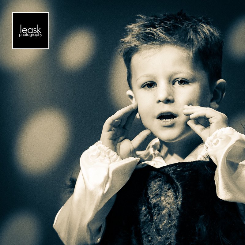 LeaskPhoto's tweet photo. Happy Saturday! One more sleep before tomorrow's @csbs_dancer #dancedisplay! I'm looking forward to seeing all the #littlestars and #tinydancers tomorrow at @ThePleasance! #live #performance #dancephotography https://t.co/28uoOAZJYM