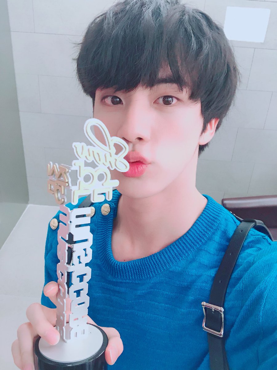 heyquinkookoo_'s tweet photo. worldwide handsome :v @BTS_twt #worldwidehandsomejinbts #FakeLove6thWin #FakeLoveExtendedVersion #BTS #방탄소년단 #jinbts https://t.co/v1vzbAmSXS