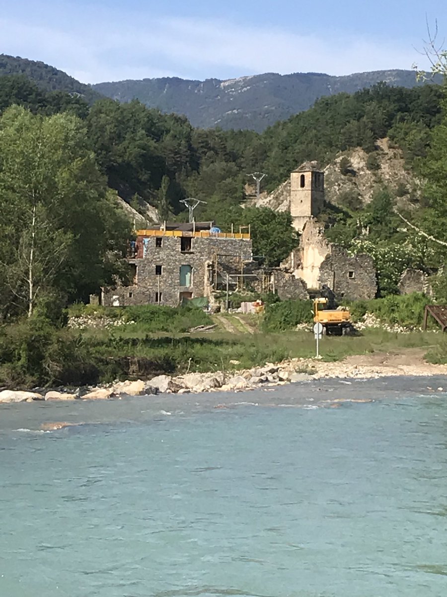 Y por fin, ya ha llegado el momento, esperemos que el tiempo nos lo permita, todo preparado para el tercer forjado de Casa Agustin, ya estamos un poquito más cerca del cielo, ya queda menos para acabar. #janovasnorebla