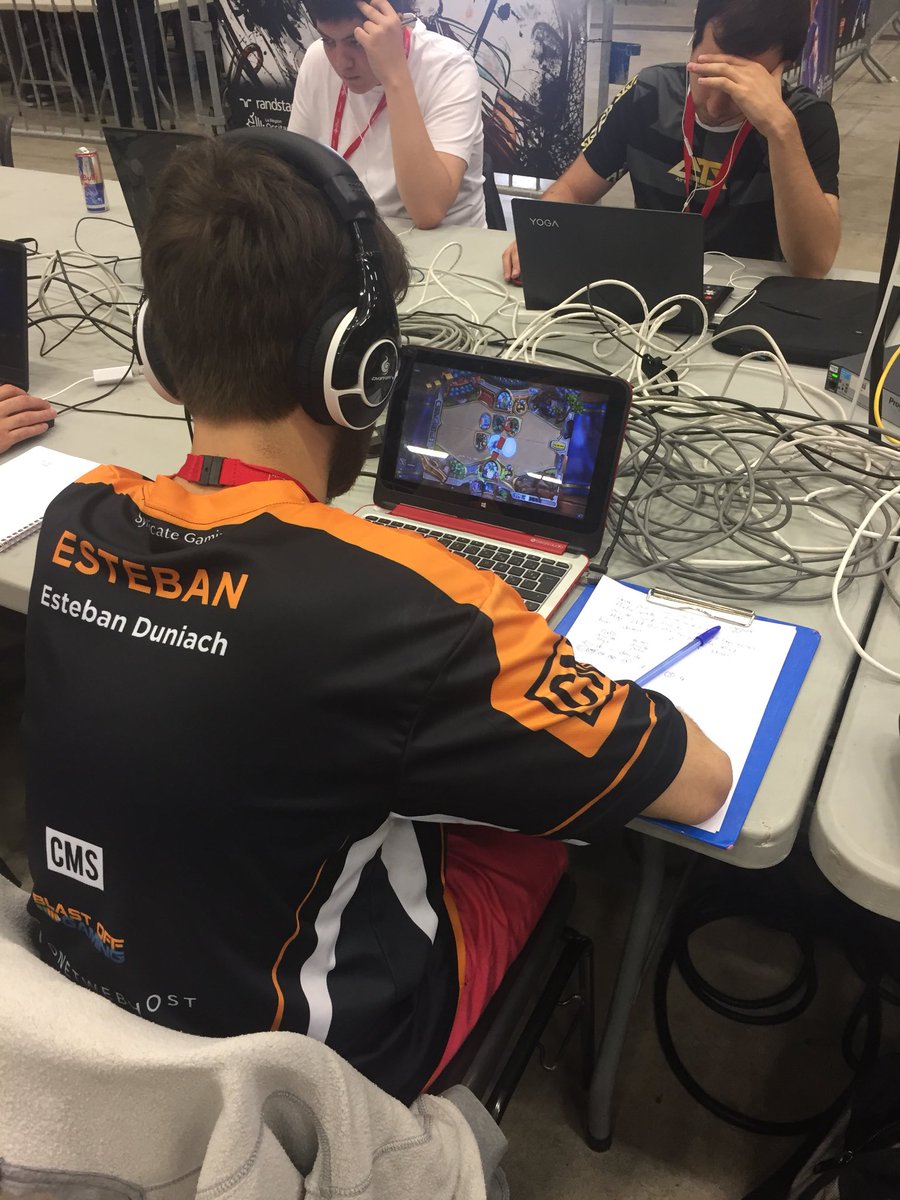 Syndicate_GG's tweet image. 1ère Ronde 3/0 pour @EstebanHS_EU ! On continue comme ça #SyndicateGG