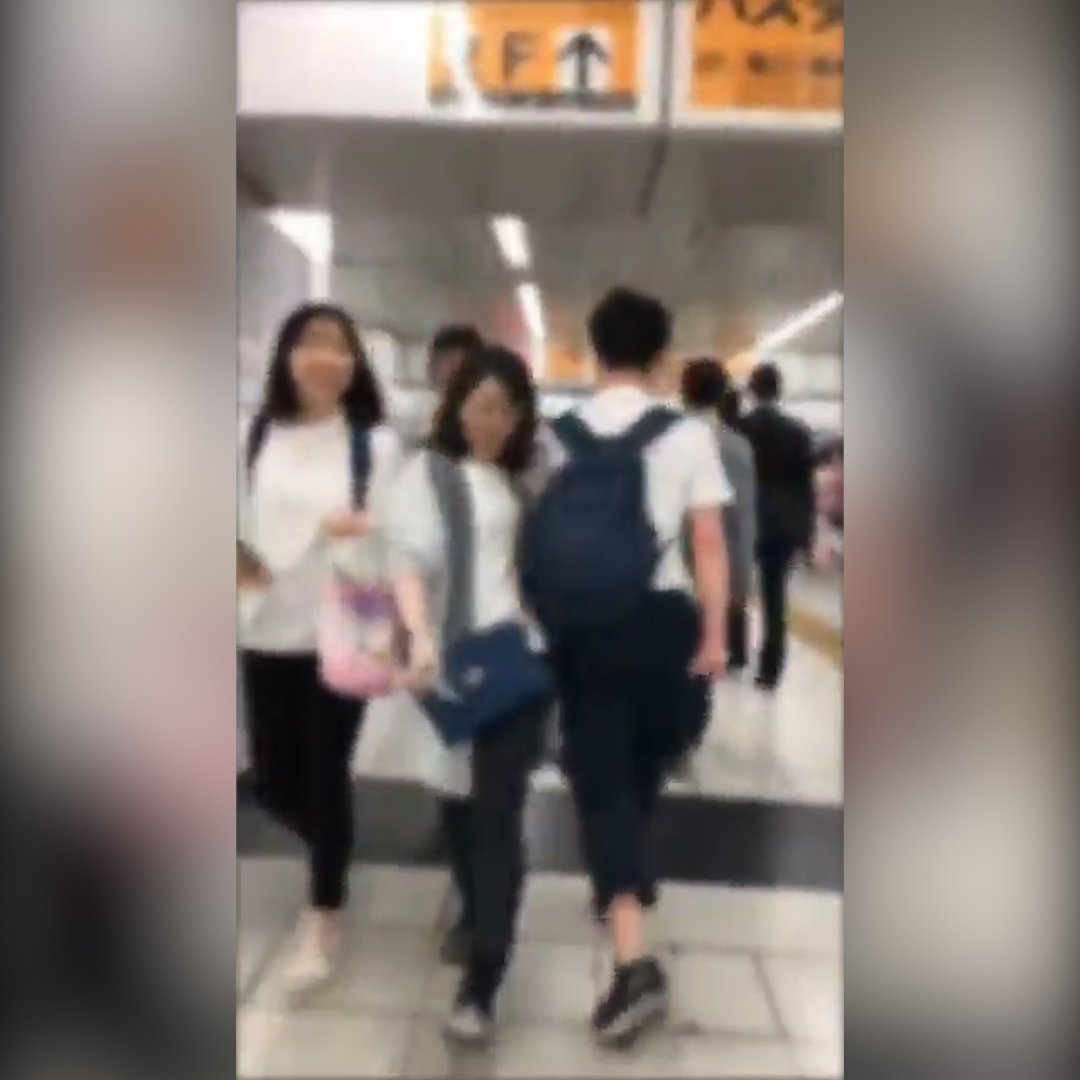 駅でぶつかってくるおっさんいる問題 の理由わかったわ 女 意味わからんとこで立ち止まる Togetter