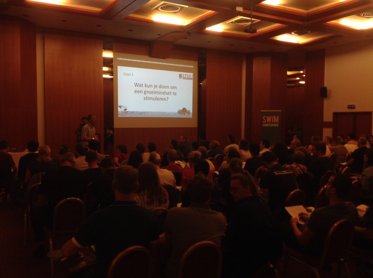 VlaamseZwemFed's tweet image. Een zeer mooie opkomst van 130 trainers op het tweejaarlijks #swimconference congres! #zwemfed
