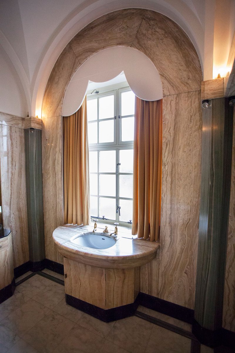 _CERAUDO_'s tweet photo. .@elthampalace - where  1930s cutting-edge technology meets medieval royal palace. Take a look behind the scenes with us…
https://t.co/VR5uQ7D90f https://t.co/XHMZMDUq6C