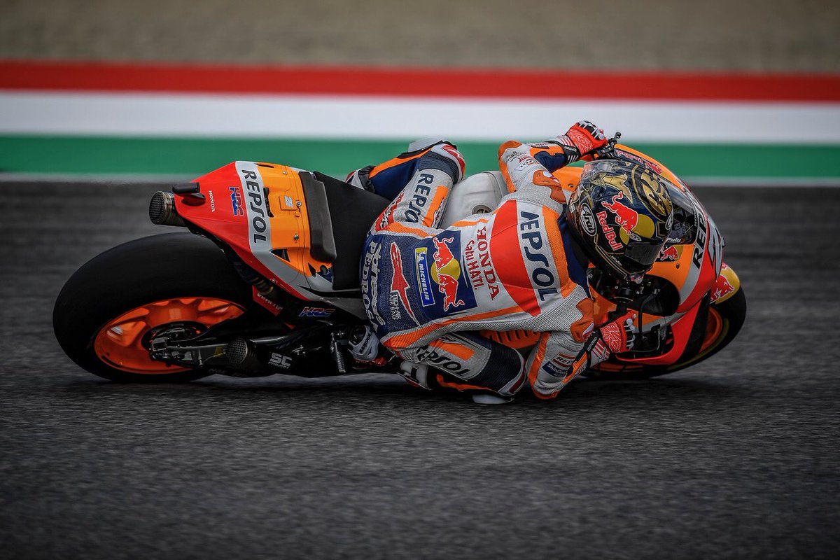 HRC_MotoGP's tweet photo. P1 and new @MugelloCircuit #CircuitBestLap in 1'46.439 for @marcmarquez93 in today's @MotoGP FP3! 👏@26_DaniPedrosa improves lap time, but not yet enough (P13 in 1'47.227) and will have to fight to gain passage to Q2. C'mon Dani! 💪🏻#ItalianGP https://t.co/591NxxRWmc