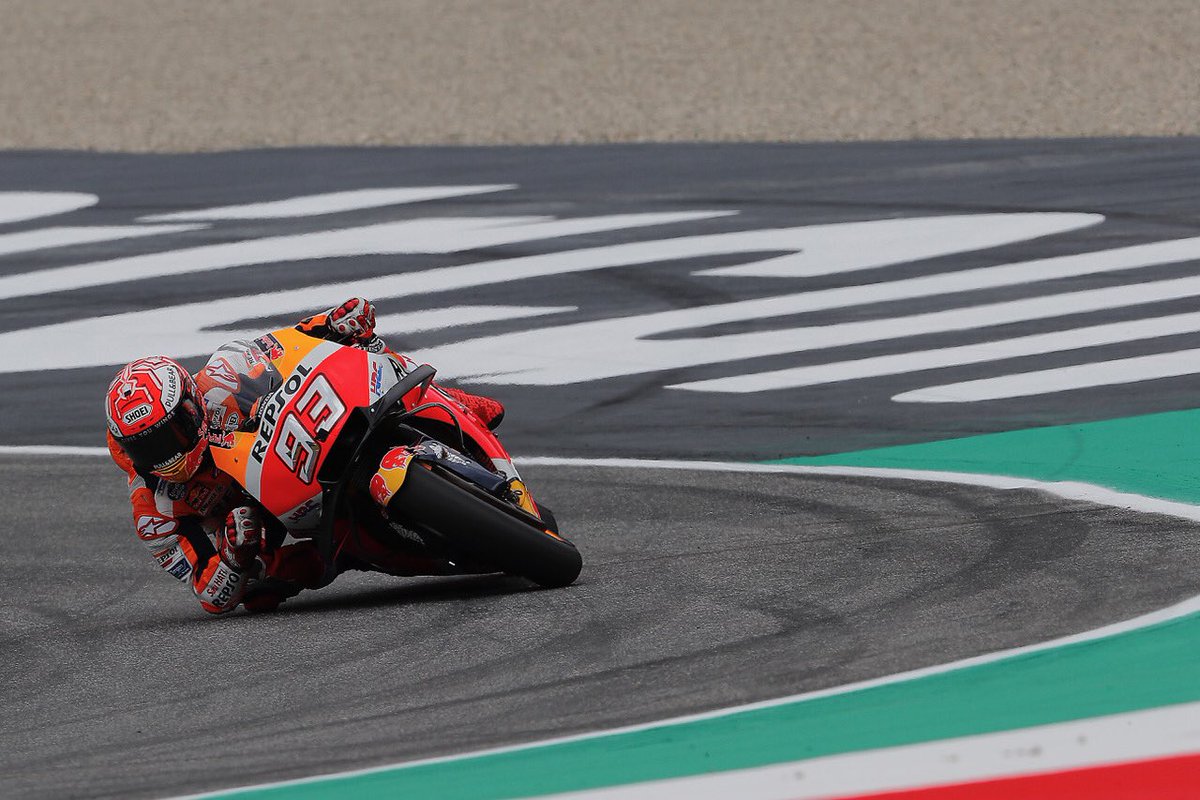 HRC_MotoGP's tweet photo. P1 and new @MugelloCircuit #CircuitBestLap in 1'46.439 for @marcmarquez93 in today's @MotoGP FP3! 👏@26_DaniPedrosa improves lap time, but not yet enough (P13 in 1'47.227) and will have to fight to gain passage to Q2. C'mon Dani! 💪🏻#ItalianGP https://t.co/591NxxRWmc
