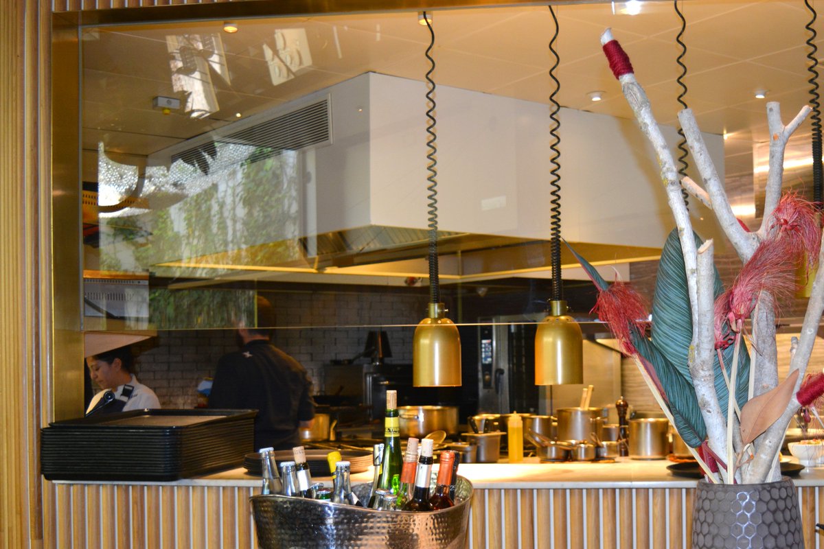 Mextizo_BCN's tweet photo. C O C I N A  A B I E R T A 🍽
No creemos en las cocinas cerradas, nos gusta que nuestros clientes puedan ver el proceso de cocinado de sus platos. Esto os garantiza máxima transparencia en lo que coméis. 😋

📲 935 41 46 23

#Mextizo #CocinaAbierta #BarcelonaFood https://t.co/Yz4Uo4Gkxd