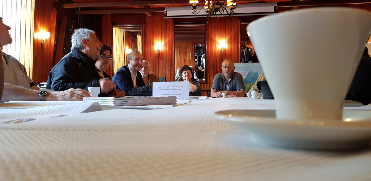 MoDem64's tweet photo. Notre #MoDemCafe est encore et toujours un moment apprécié autour d'un petit-déjeuner frugal et convivial et de débats fructueux et animés sur l'actualité #Modem64 https://t.co/fNaHRFQyip
