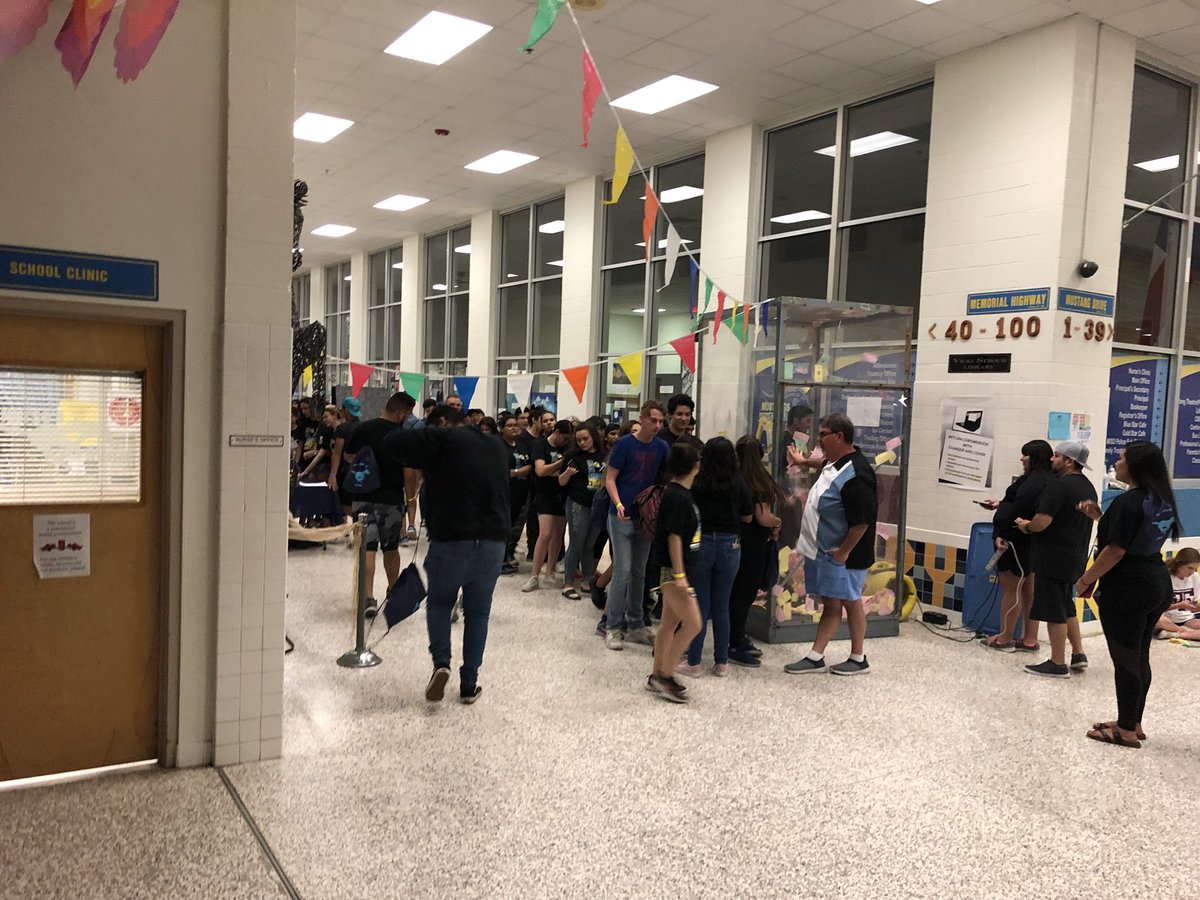 ramjrcastillo's tweet photo. Mustangs having fun at No Siesta Fiesta! Way to Go graduates!! @Pride_Mustangs @memstuco @memorialhs2018 https://t.co/E75Y6UhDMU