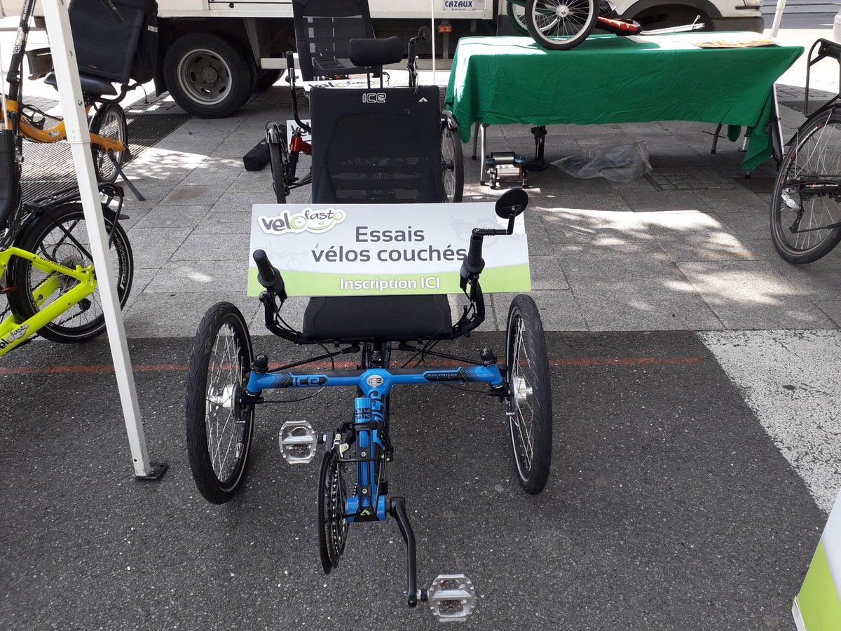 SyRault's tweet photo. #Lafêteduvélo à #Rennes c'est parti en musique avec la fanfare Les Zazous 😎 @FUB_fr https://t.co/qu1txSW41i