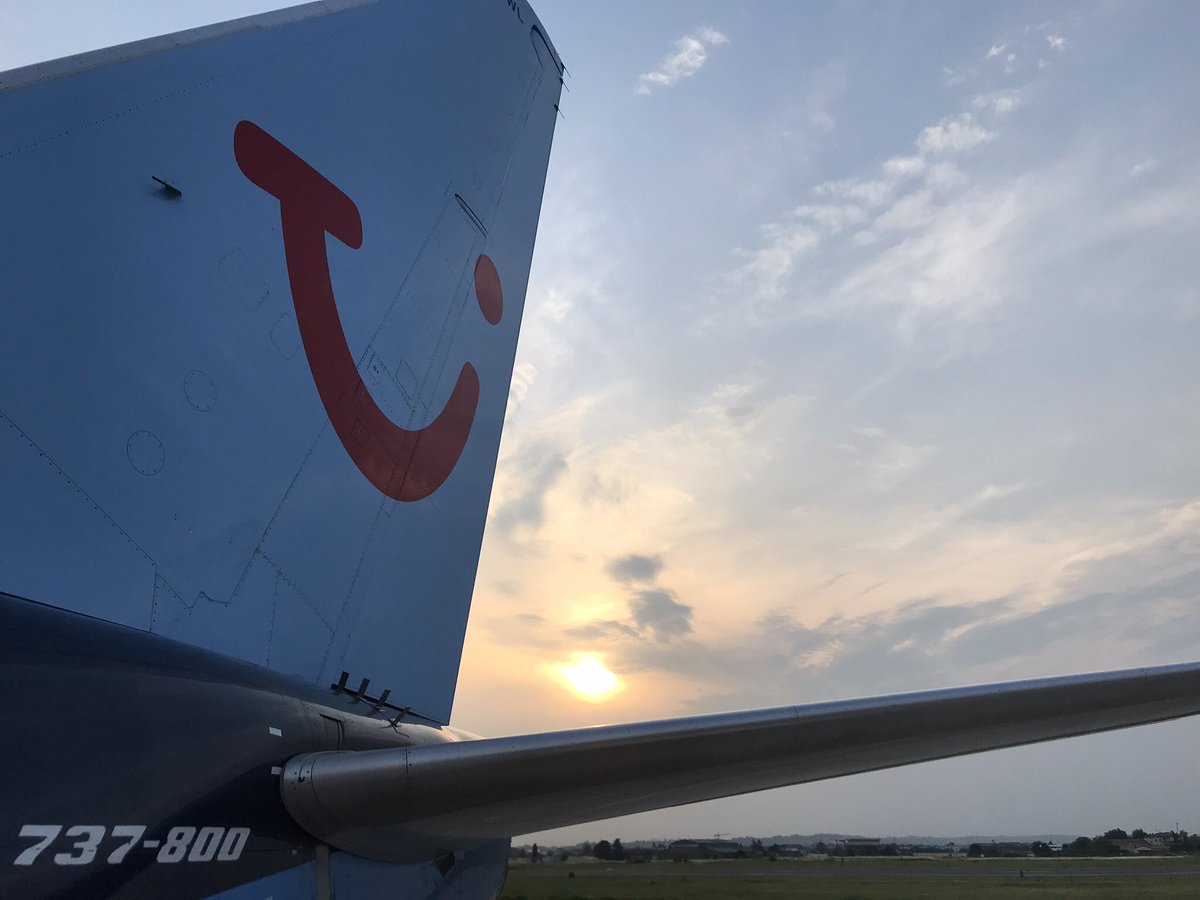benfoxy123's tweet photo. Simulators all done now...until next time 😅😂, now back to the #flying, off to #Izmir #Turkey later today starting off a busy week ✈️ #TUI #TUIUK #Boeing #B737 #FL370 #pilotlife #crewlfe https://t.co/47uy2VVihk