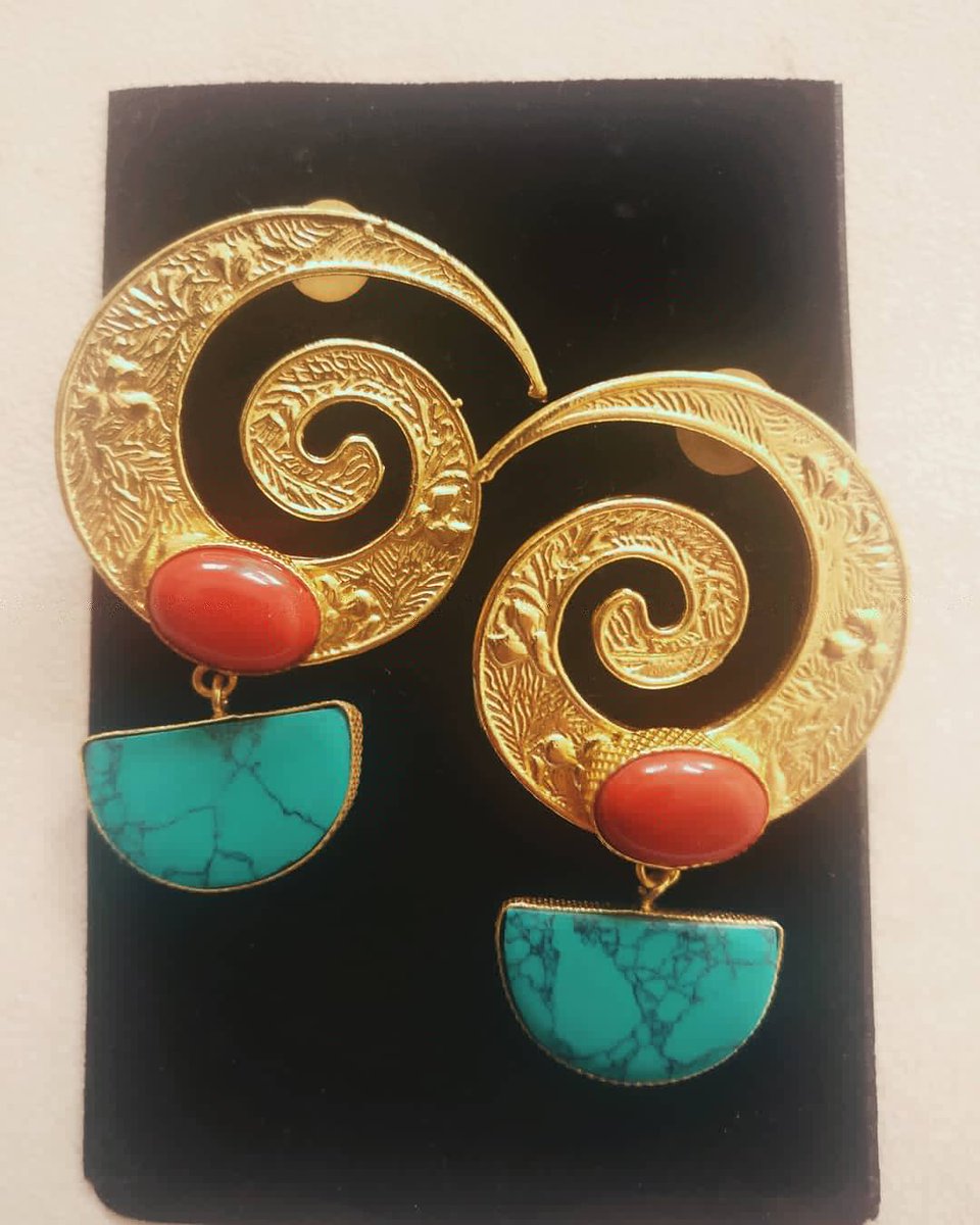 LokaJewels's tweet photo. FLAT 999/- EACH

These handcrafted earrings are now available at a never before Sale price.Only one piece of each kind available❤️❤️❤️
#sale #discounts #jewelleryonsale #paytm #handmadejewellery #handcrafted #indianjewellery #ethinicjewellery #jeweleryoftheday #earrings https://t.co/WbGSF8owK8