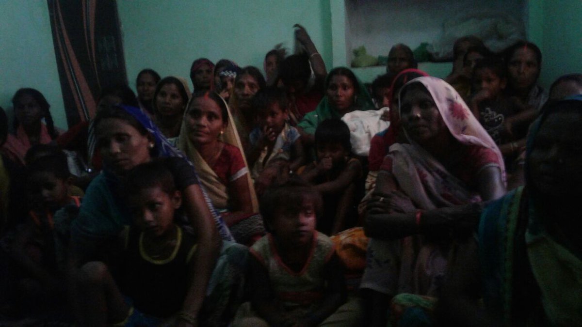 RGMVP's tweet photo. Night meetings and video shows through PICO projectors in villages are part of ongoing #MaternalNutrition campaign led by #SHGs @RGMVP in Uttar Pradesh, India #WomenInHealth @BMGFIndia #UPCMP #CommunityHealthBehaviourChange https://t.co/rYad1wvZcU