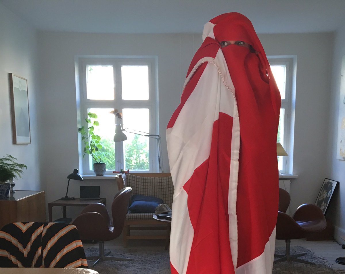 signemolde's tweet photo. Det er min fødselsdag🎈🤗fejrer det med denne Dannebrogs burka🇩🇰 - hvad vil du gøre ved det @SorenPape ? https://t.co/X5HrUvf4cD
