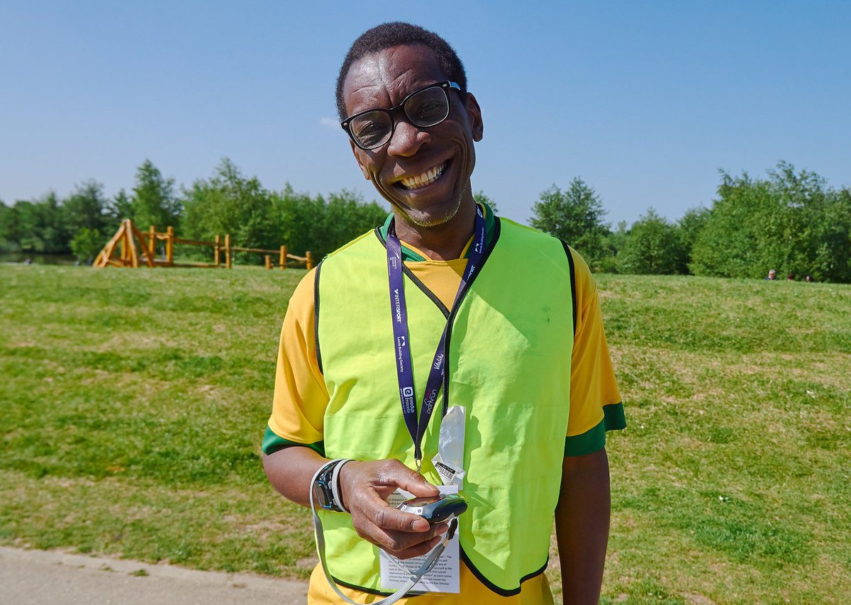 Can we get a like and RT to say "THANK YOU!" to the thousands of #parkrun volunteers this morning! ❤️

You are all our hi-vis heroes 🤩

🌳 #loveparkrun
