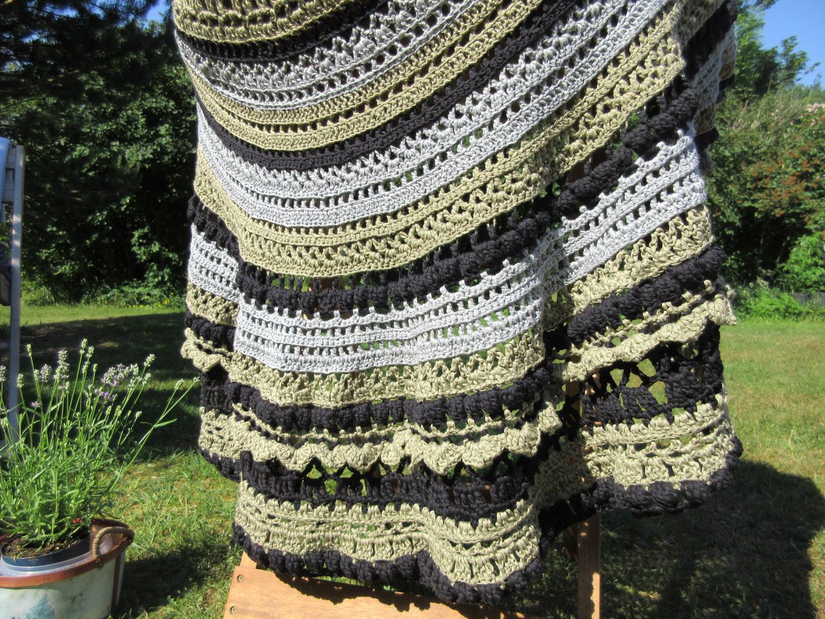 Catalyzator's tweet photo. YESS #CLUE7 ferdig (ikke helt korrekt men i alle fall alle omgangene på plass) #DropsAlong #MagicSummerCAL @Garnstudio #Crochet https://t.co/Oik1dUzpPw