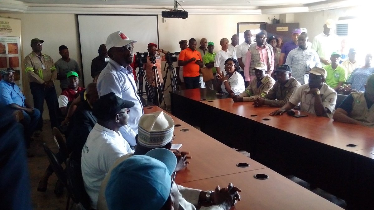 NESREANigeria's tweet photo. HAPPENING NOW!
Hon Minister of State @FMEnvng, @iujibril holds press briefing as we countdown to the World Environment Day #WEB2018
#BeatPlasticPollution
@UNEnvironment https://t.co/JwYgXsXLdi