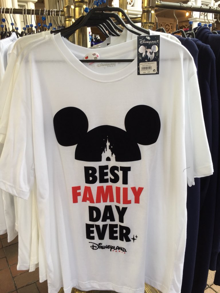 walt4it's tweet photo. Seen so many family members wearing these today.....most of them arguing! ๐ #DisneylandParis #busysaturday #needafastpass https://t.co/r7qwYJcW9I