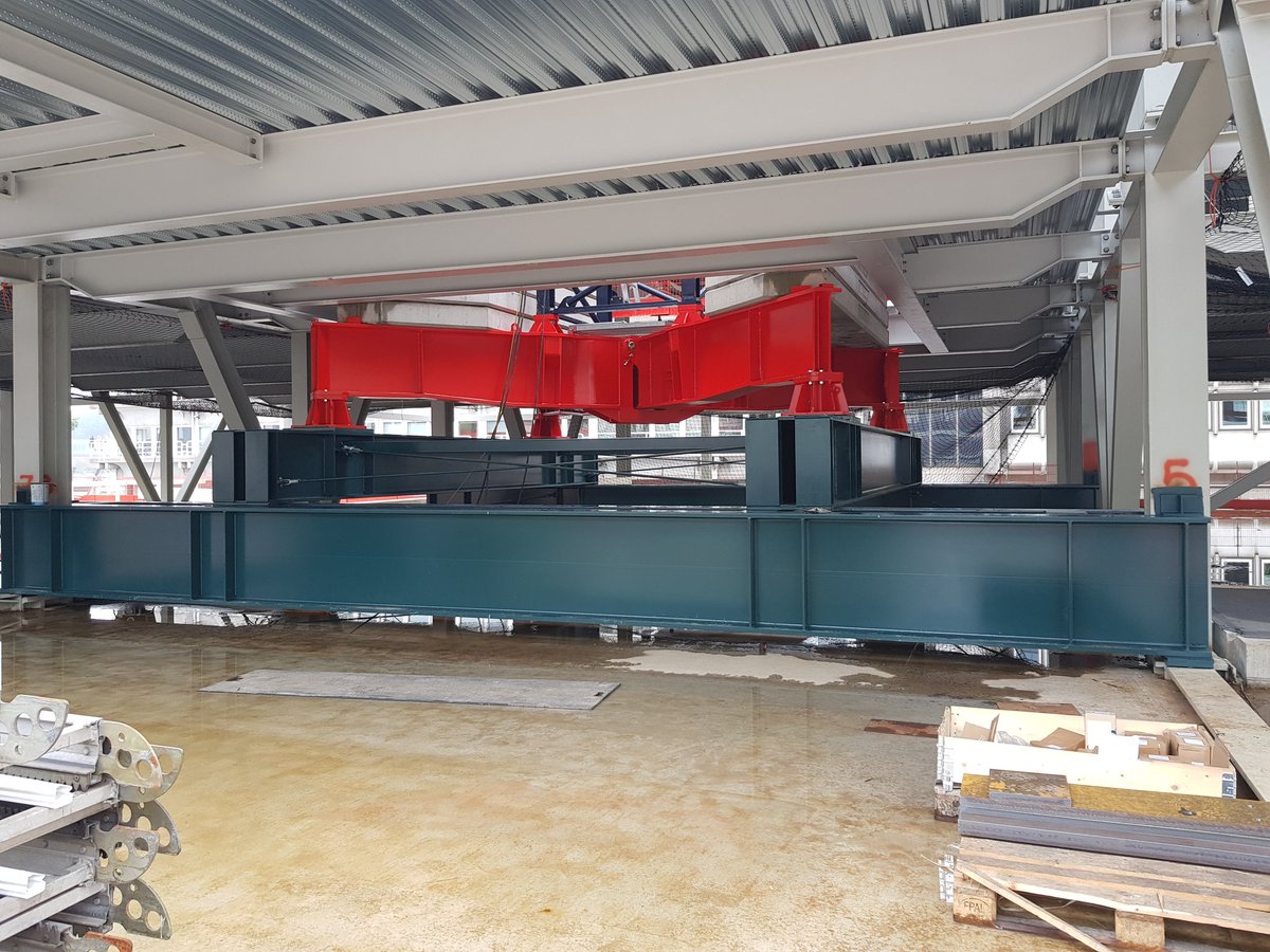 mvdb68's tweet photo. Dag van de bouw op het platform in Utrecht. De eerste kraan is gisteren geplaatst. #bouw21.nu https://t.co/VK3x4oeX9h