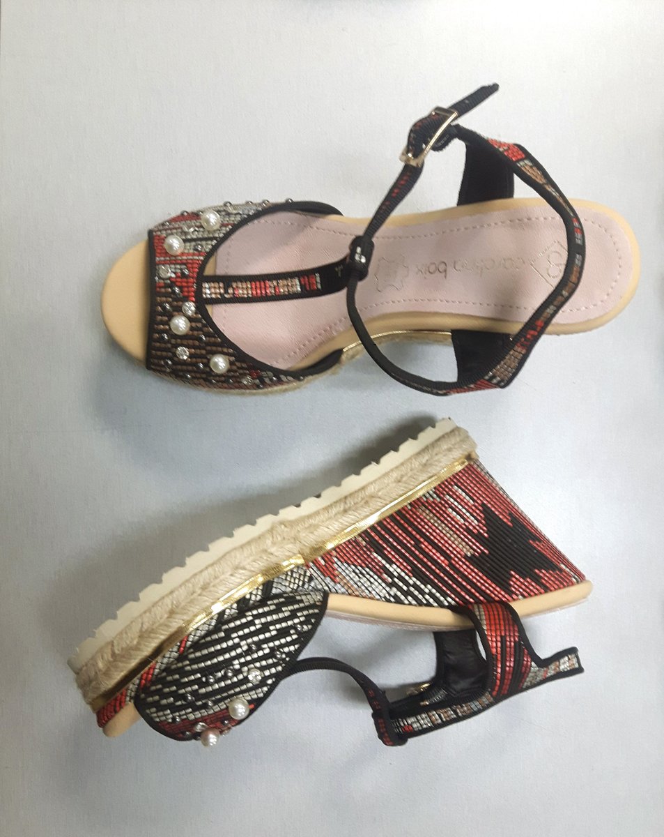 BoixCarolina's tweet photo. ¿Te atreves con las cuñas?
Consíguelas aquí➡ https://t.co/mLX97L8jjD
#carolinaBoix #shoeslovers #shoesoftheday #BeReal #BeBoix #inspiration https://t.co/AcVHZNJfQj