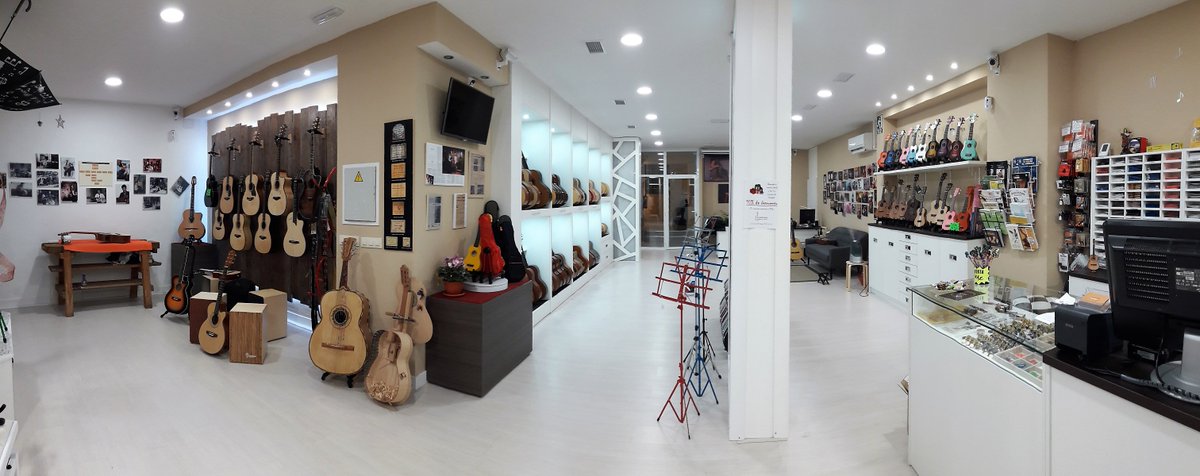 CarrilloGuitars's tweet photo. Os envío un enlace donde podréis encontrar todo lo relacionado con las guitarras clásicas, flamencas, acústicas e instrumentos de púa. @tu_guitarreria https://t.co/UiuaVRkAyI https://t.co/k63nGj6ClL