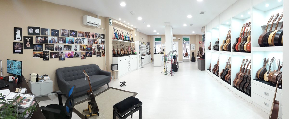 CarrilloGuitars's tweet photo. Os envío un enlace donde podréis encontrar todo lo relacionado con las guitarras clásicas, flamencas, acústicas e instrumentos de púa. @tu_guitarreria https://t.co/UiuaVRkAyI https://t.co/k63nGj6ClL