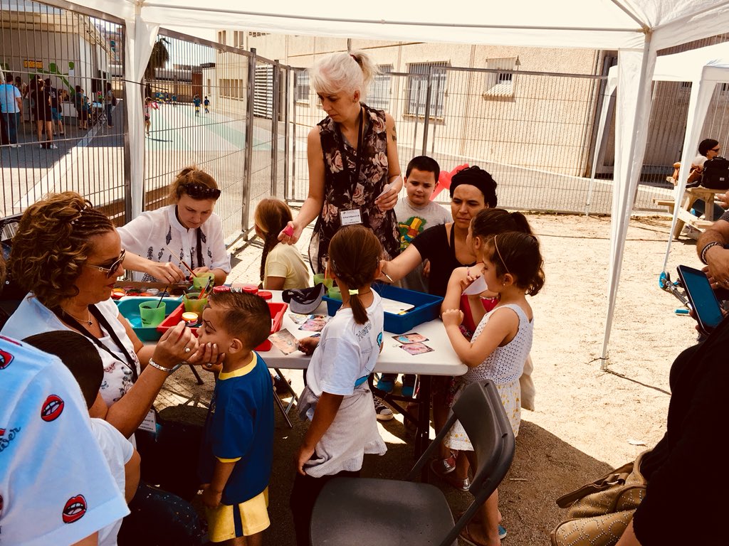 Escola_Alberich's tweet photo. Avui una nova edició de l’Activa’t Alberich, amb mostra de totes les activitats extraescolars, tallers per a la canalla, música... Bona feina de la nostra AMIPA, la canalla i l’equip de monitors/es #FELICITATS #Festa #Extraescolars #Educació #DiaFantàstic https://t.co/NfeMEEQpVX
