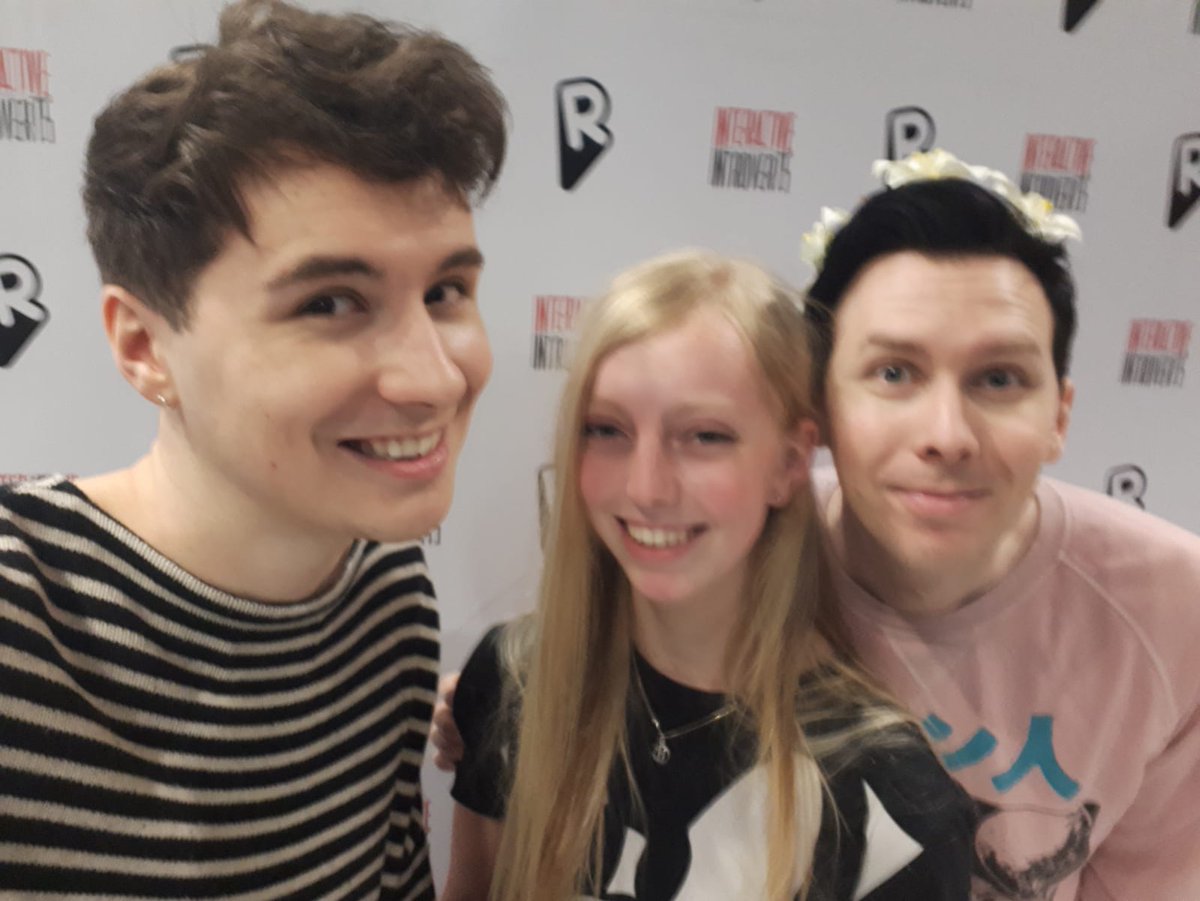 veerleee's tweet photo. @AmazingPhil  wore my flowercrown and Im not okay https://t.co/gbYVS8KX2m